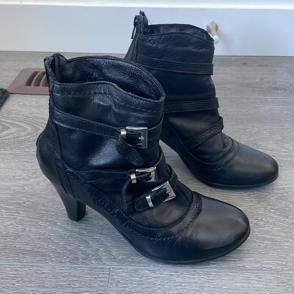 Browns Leather heeled booties